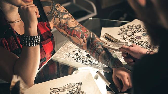 Moûtiers. Rendez-vous à un salon de tatouage