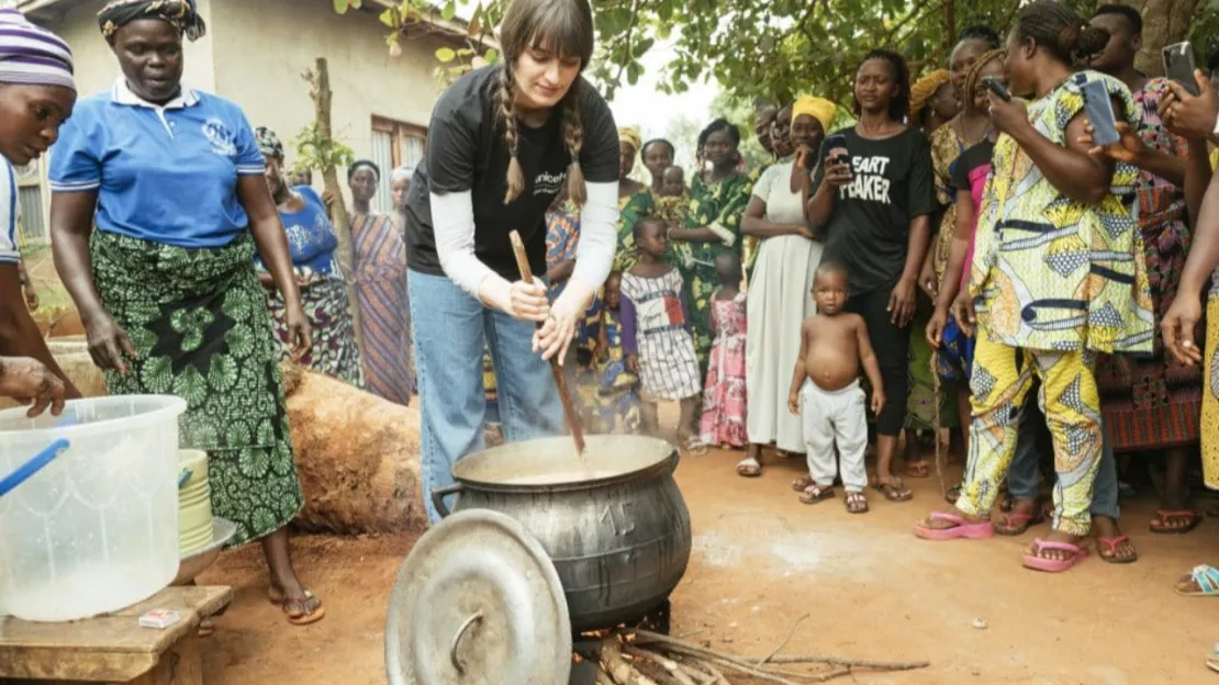 Clara Luciani : première mission avec l'UNICEF au Bénin