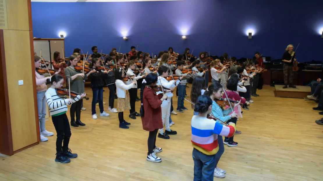 Des élèves du Conservatoire d'Evian au concert national Suzuki, à l'Unesco le 21 avril