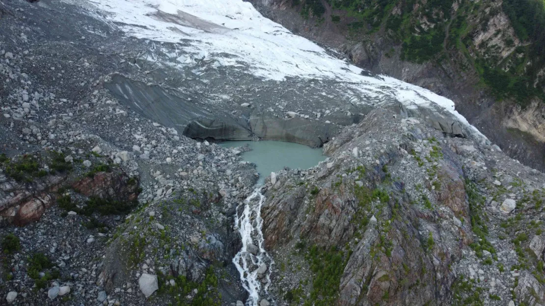 La situation du lac glaciaire des Bossons à Chamonix inquiète