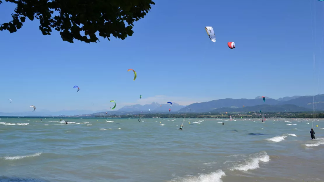 Le kitesurf veut se faire une place sur le lac Léman
