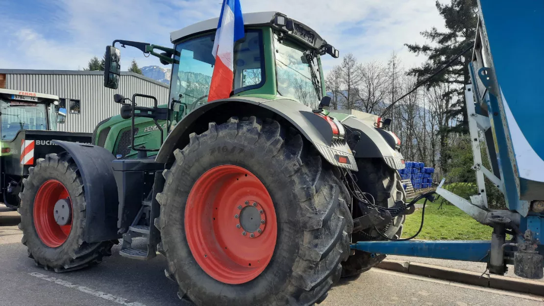 Les agriculteurs continuent les actions, le BTP se mobilise en Savoie