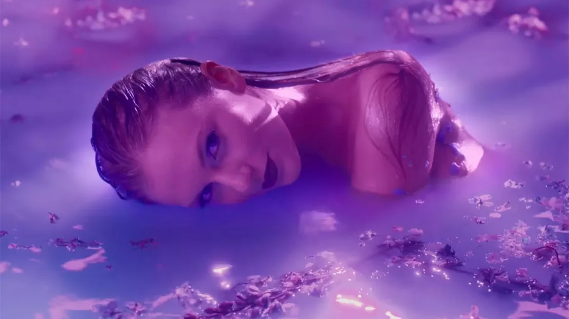 Taylor Swift lève le voile sur le clip de « Lavender Haze » (vidéo)