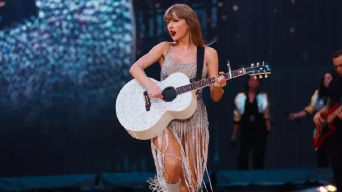 Taylor Swift vend sa guitare 120 000 dollars pour une association