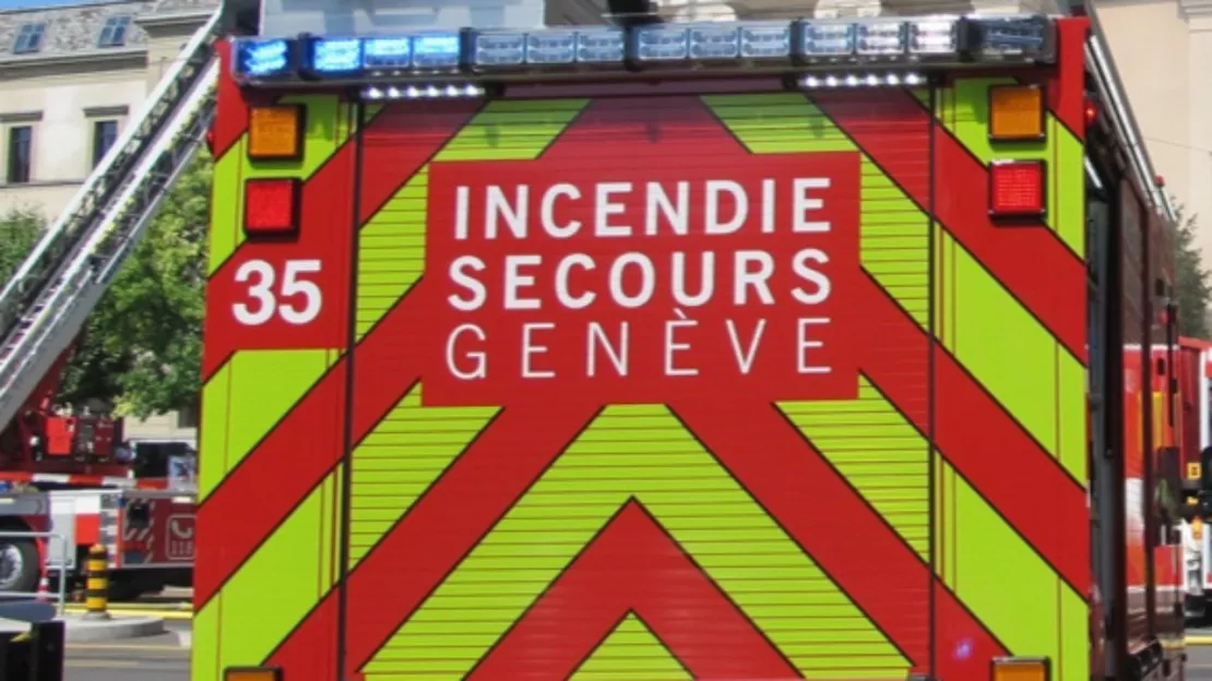 Un incendie sur un toit dans le centre de Genève