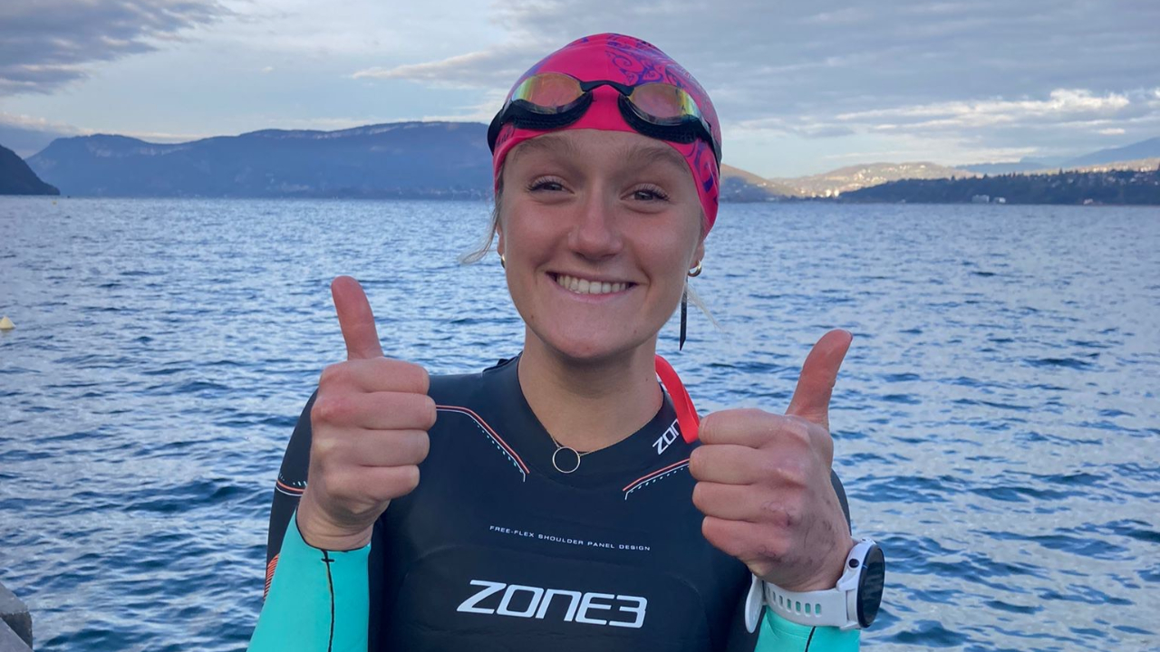 A 19 ans, Amalie Trayfoot Waugh va traverser le Léman dans la longueur, à la nage (interview)