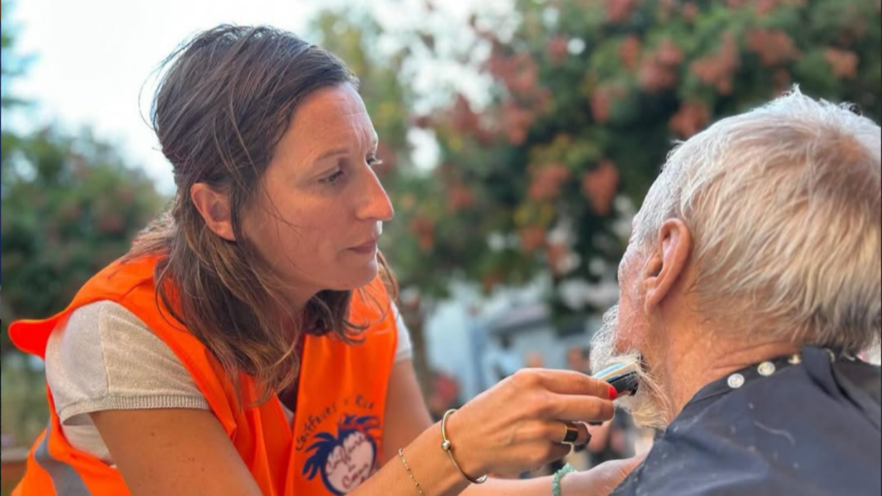 À Annecy, Coiffure du Cœur recherche des coiffeurs bénévoles pour accompagner les personnes en difficulté À Annecy, Coiffure du Cœur recherche des coiffeurs bénévoles pour accompagner les personnes en difficulté