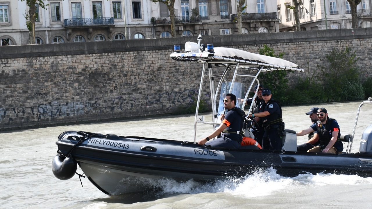 À Genève, des vélos et même un banc public retrouvés au fond du Rhône À Genève, des vélos et même un banc public retrouvés au fond du Rhône