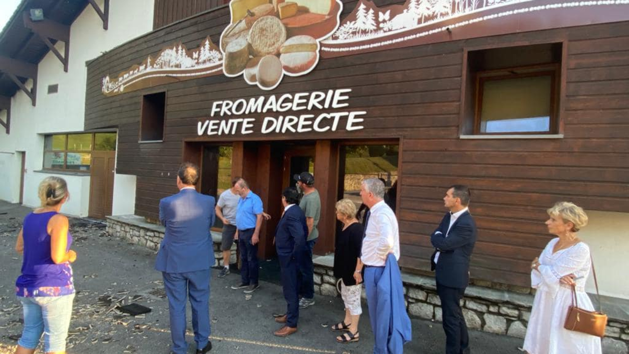 Agriculteurs et élus mobilisés pour la coopérative de Mieussy Agriculteurs et élus mobilisés pour la coopérative de Mieussy