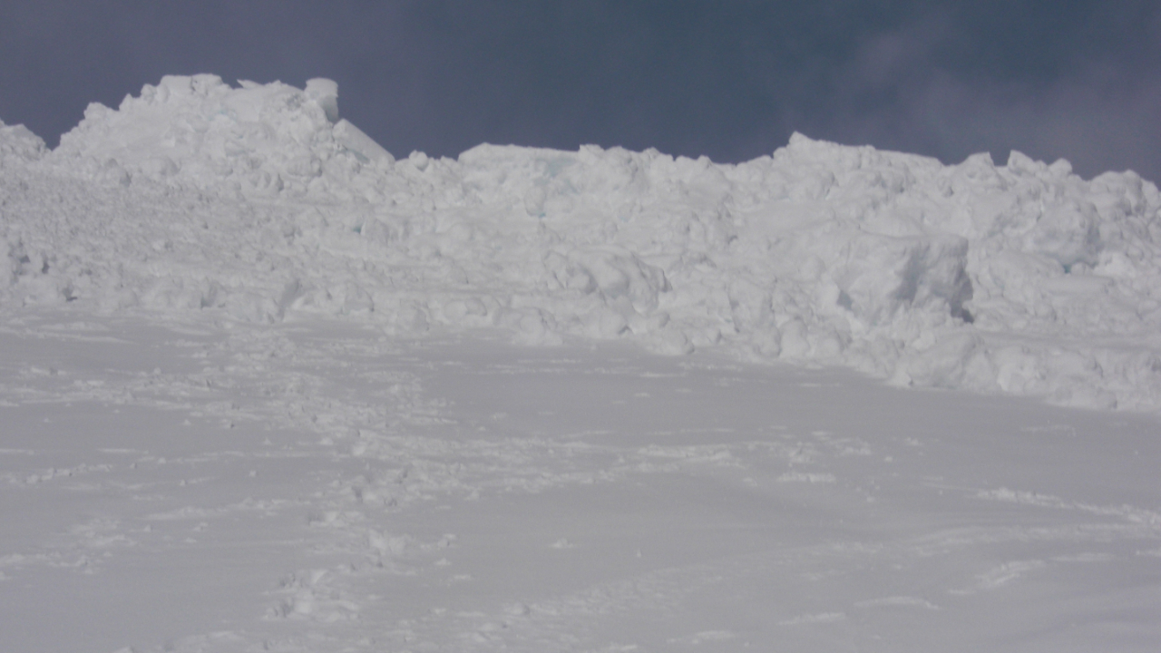 Attention au fort risque d’avalanche actuellement en montagne Attention au fort risque d’avalanche actuellement en montagne