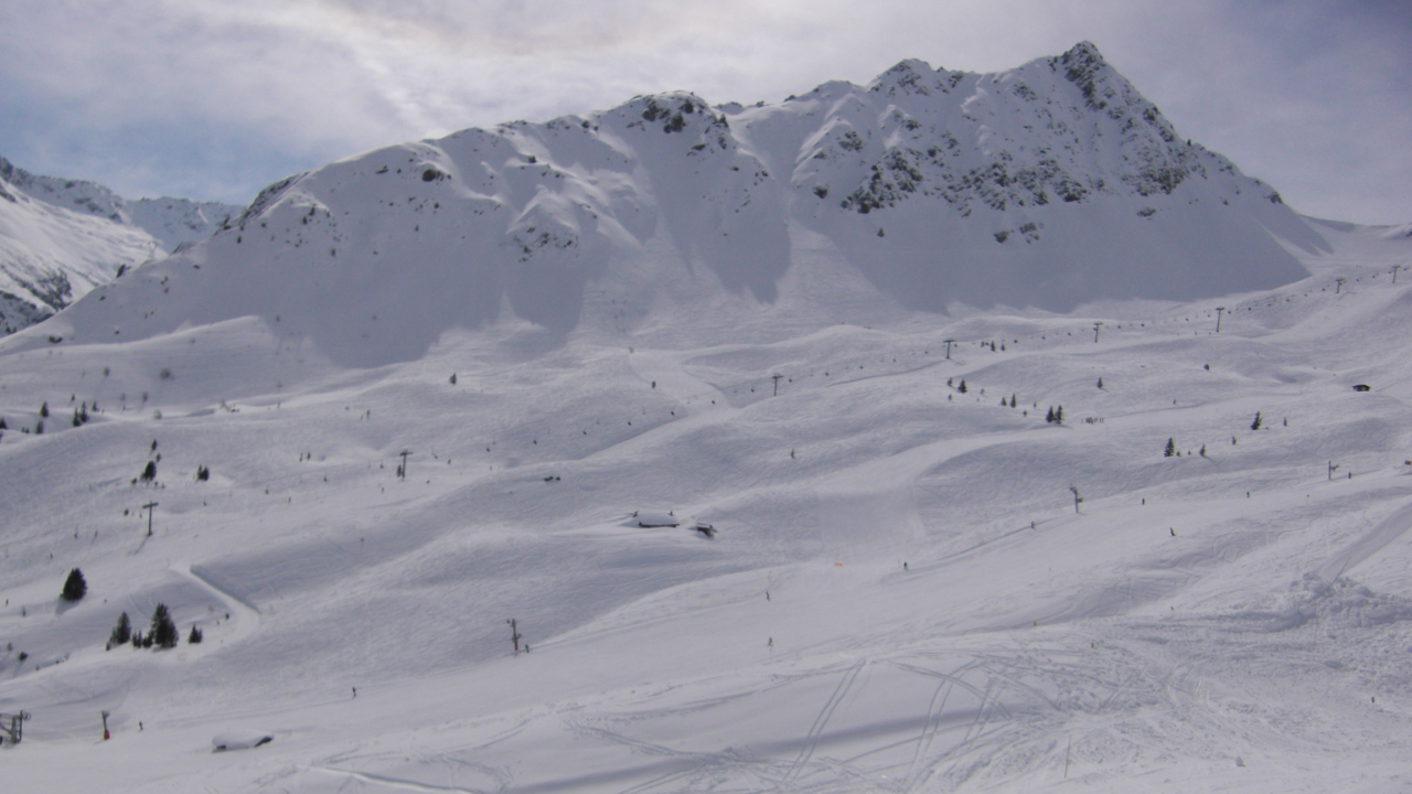 Attention aux risques d’avalanches actuellement en montagne Attention aux risques d’avalanches actuellement en montagne