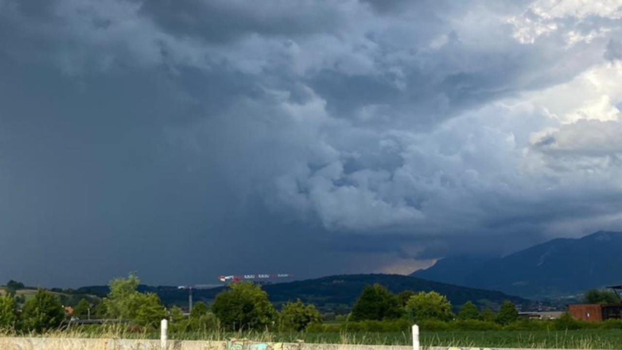 Autoroute coupée et dégâts dans le Genevois