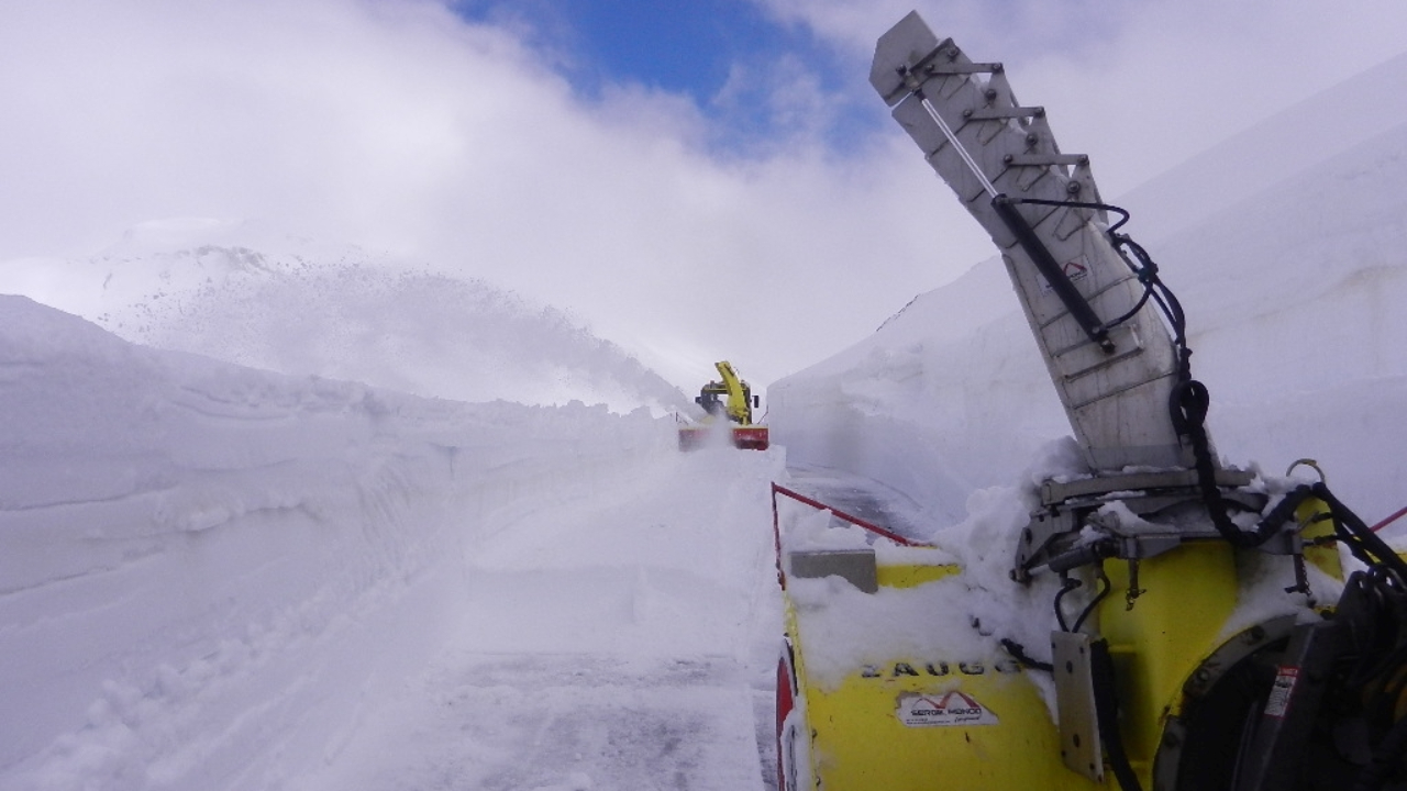 C’est parti pour le déneigement des grands cols de Savoie