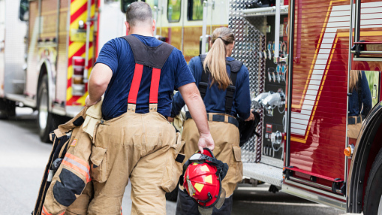 Chablais : Le toit d'une maison prend feu