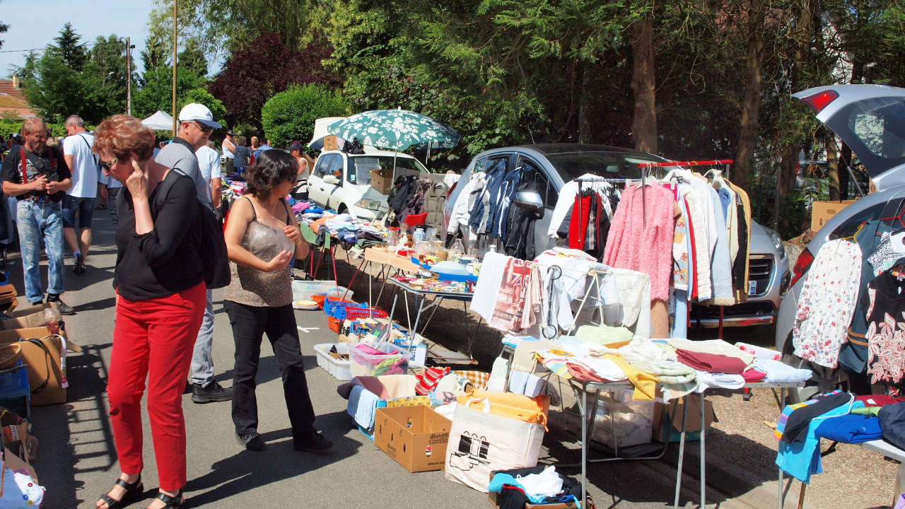 Collège Théodore Monod à Margencel : un vide-greniers pour financer un voyage de classe (interview) Collège Théodore Monod à Margencel : un vide-greniers pour financer un voyage de classe (interview)