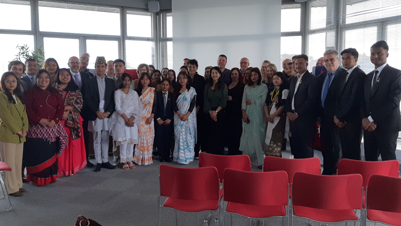 Echange d'étudiants entre la France et le Népal au Lycée Hôtelier de Thonon (interviews) Echange d'étudiants entre la France et le Népal au Lycée Hôtelier de Thonon (interviews)