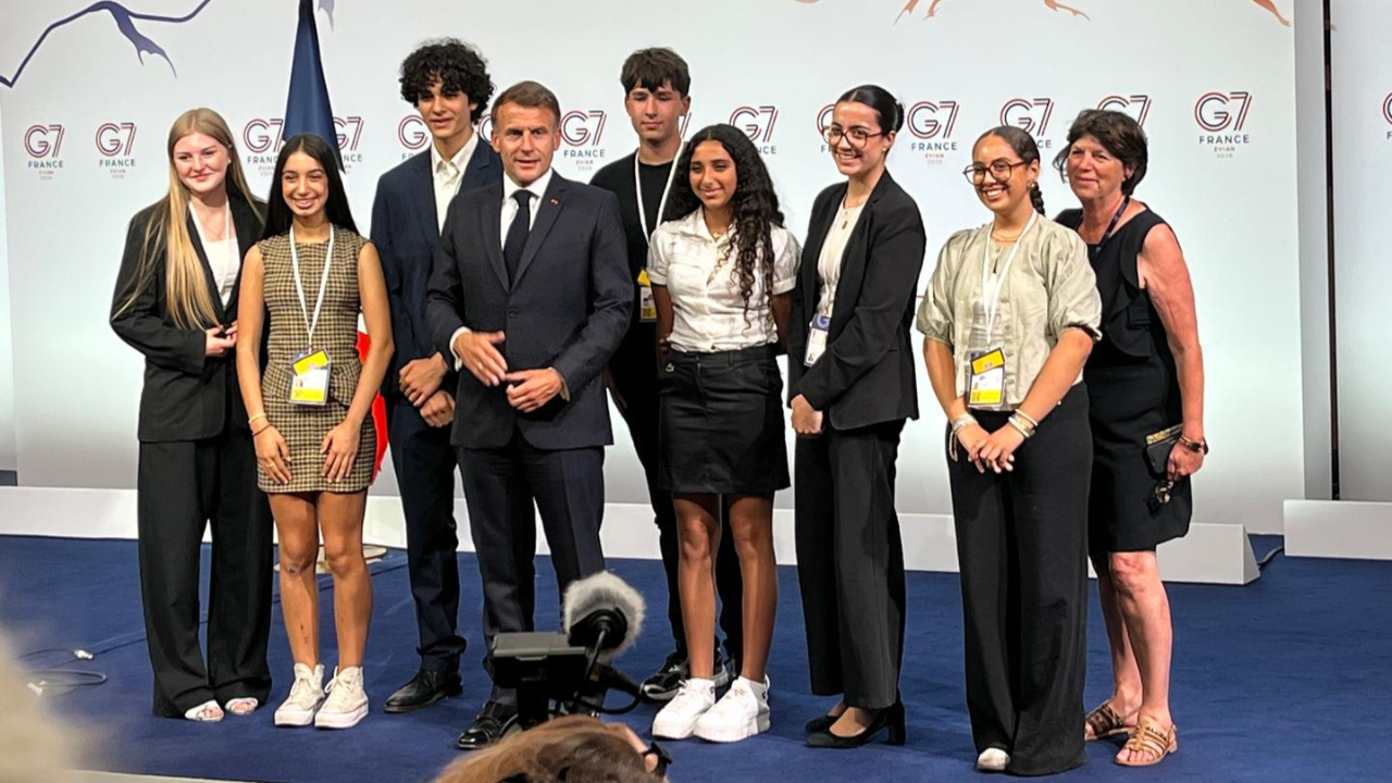 Evian : Des jeunes ont pu rencontrer Emmanuel Macron Evian : Des jeunes ont pu rencontrer Emmanuel Macron