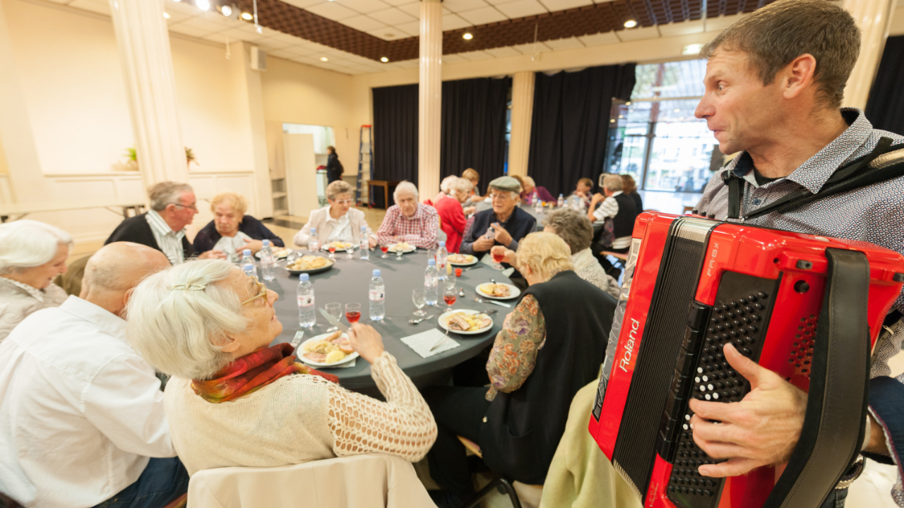 Evian : du 2 au 8 octobre, une semaine bleue dédiée aux personnes âgées Evian : du 2 au 8 octobre, une semaine bleue dédiée aux personnes âgées