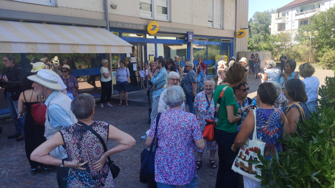 Fermeture de La Poste à Annecy-Novel : "La fin du service public, c'est la montée de l'extrême droite"