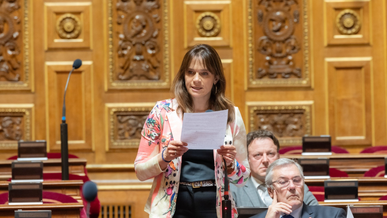 Fin de la gratuité de l'A40: la ministre interpellée