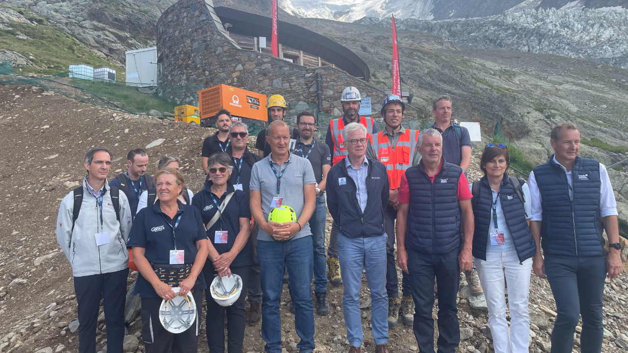 Fin du contrat du tramway du Mont-Blanc : "Ce ne sont pas des raisons juridiques mais probablement politiques" réplique Mathieu Dechavanne Fin du contrat du tramway du Mont-Blanc : "Ce ne sont pas des raisons juridiques mais probablement politiques" réplique Mathieu Dechavanne