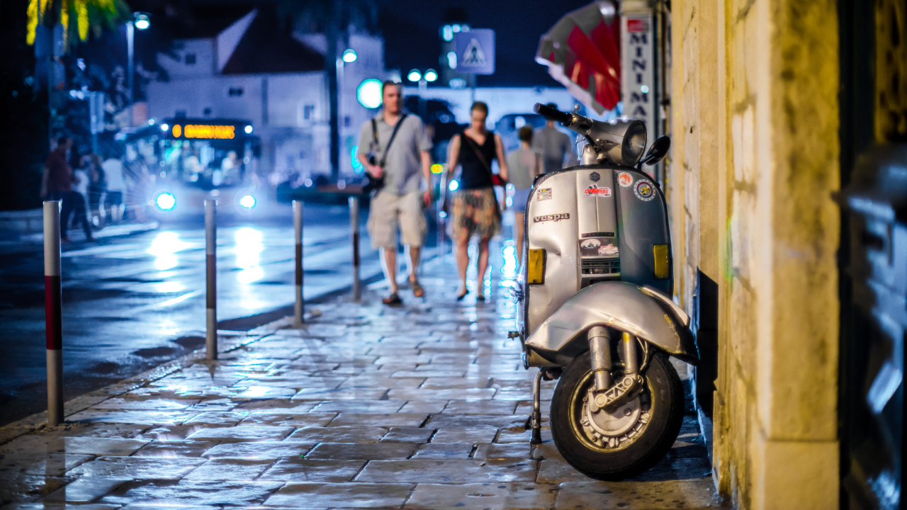 Genève : La police alerte sur une série de vols visant les scooters Genève : La police alerte sur une série de vols visant les scooters