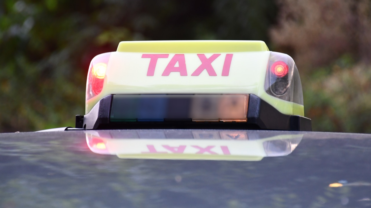 Haute-Savoie : un chauffeur de taxi prochainement jugé pour être reparti avec les bagages d’un ministre britannique Haute-Savoie : un chauffeur de taxi prochainement jugé pour être reparti avec les bagages d’un ministre britannique