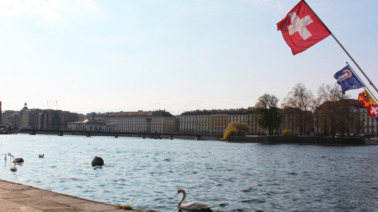 Incendie de Crans-Montana : plusieurs victimes r&eacute;sident &agrave; Gen&egrave;ve, un dispositif de soutien d&eacute;ploy&eacute; dans les &eacute;coles