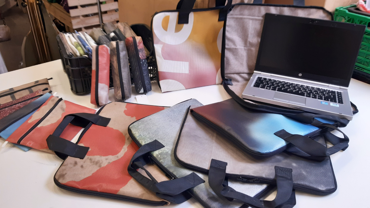 L’Atelier Re-Née donne une seconde vie aux bâches du Palais Lumière L’Atelier Re-Née donne une seconde vie aux bâches du Palais Lumière