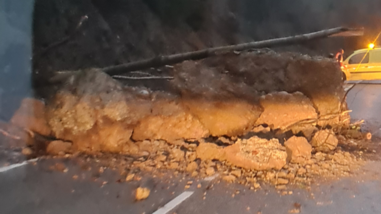 La route de Thonon à Morzine est en partie coupée ce matin (samedi 1er avril) La route de Thonon à Morzine est en partie coupée ce matin (samedi 1er avril)