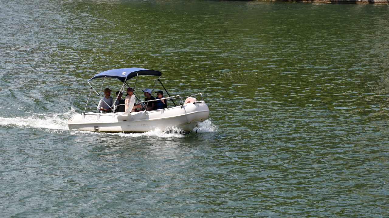 Lac Léman : un bateau avec 14 personnes à bord se retourne au large de Lugrin Lac Léman : un bateau avec 14 personnes à bord se retourne au large de Lugrin