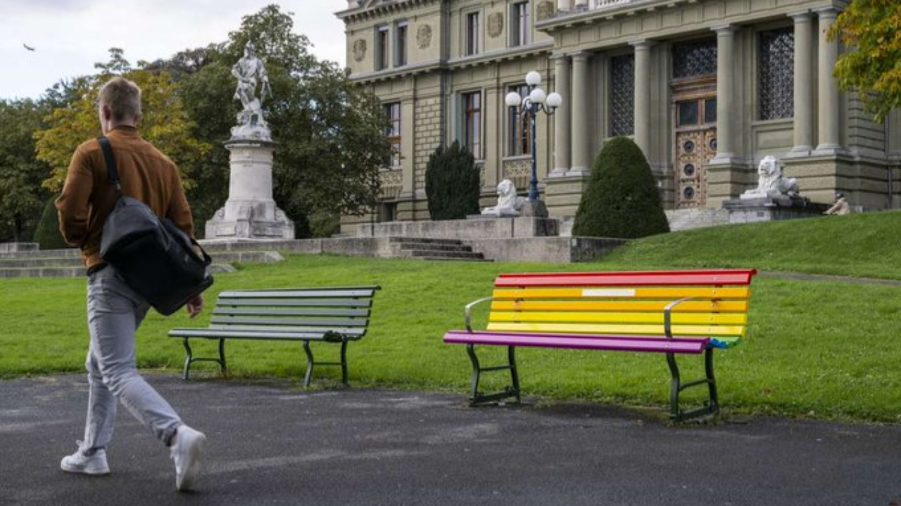 Lausanne : Des bancs inclusifs vandalisés