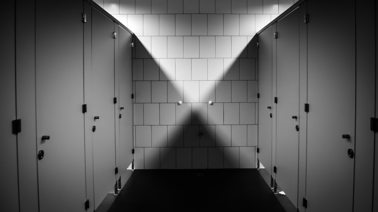 Lausanne : Des toilettes non-genrées pour réduire les files d'attentes chez les femmes Lausanne : Des toilettes non-genrées pour réduire les files d'attentes chez les femmes