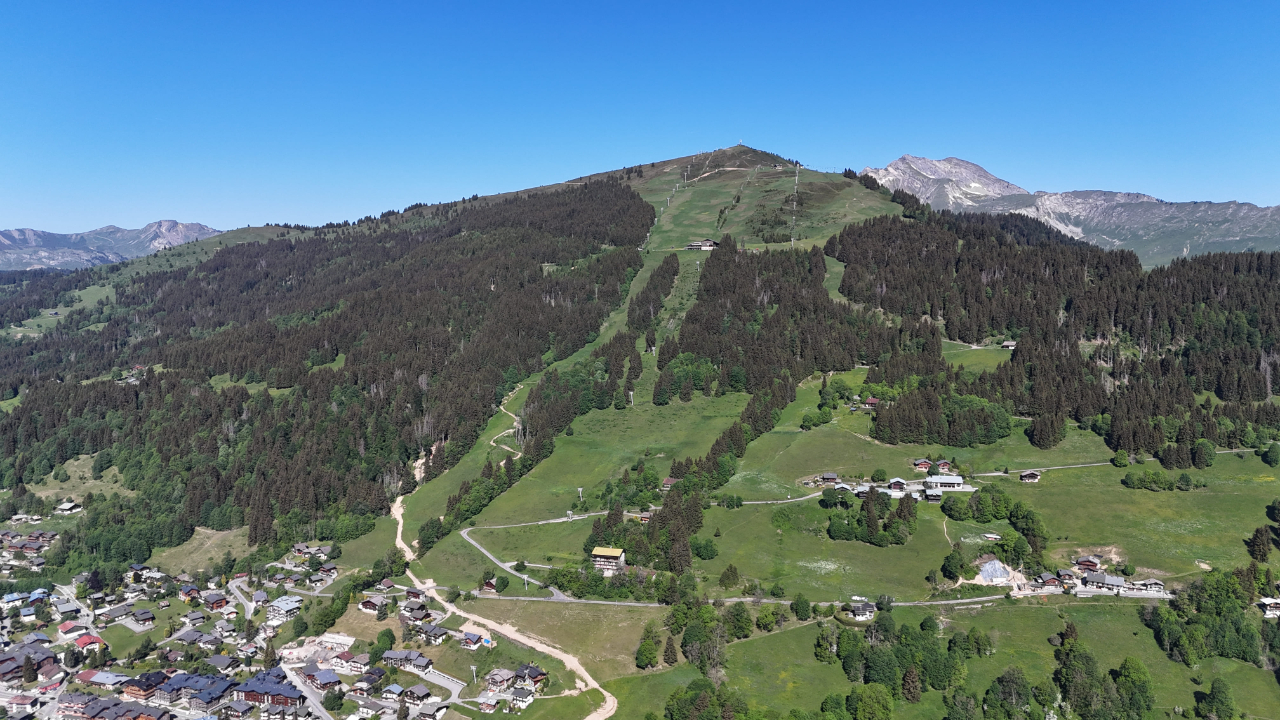 Les Gets : les agriculteurs oppos&eacute;s aux nouvelles pistes de v&eacute;lo de descente