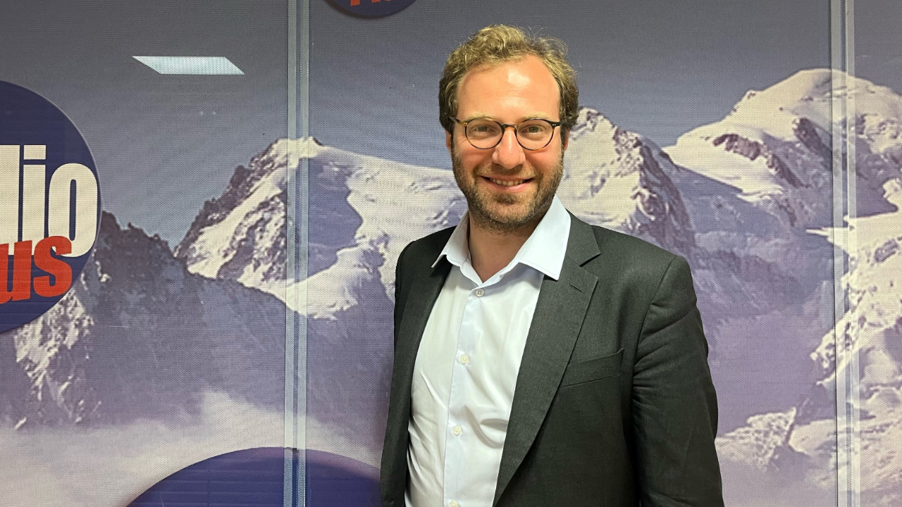 Loi Duplomb : Antoine Armand et Véronique Riotton votent pour, une "menace" pour l'opposition