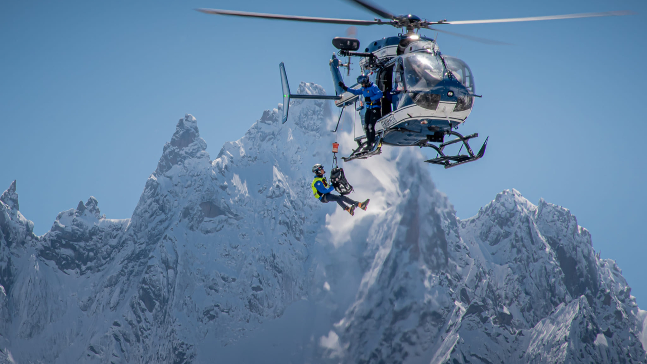 Mont-Blanc : la crevasse rompt sous son poids, un snowboardeur fait une chute mortelle