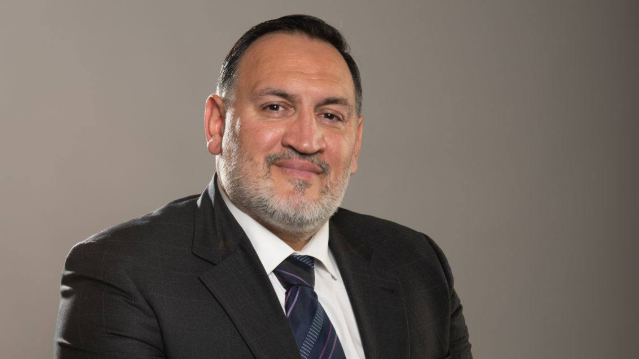 Municipales &agrave; Annemasse : Cantine &agrave; 1 euro, logements et reprise des parkings, le programme de C&uuml;neyt Yesilyurt