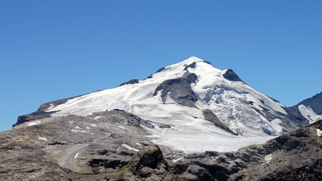 Péril à Tignes : le glacier de la Grande Motte terrassé par un été hors norme Péril à Tignes : le glacier de la Grande Motte terrassé par un été hors norme