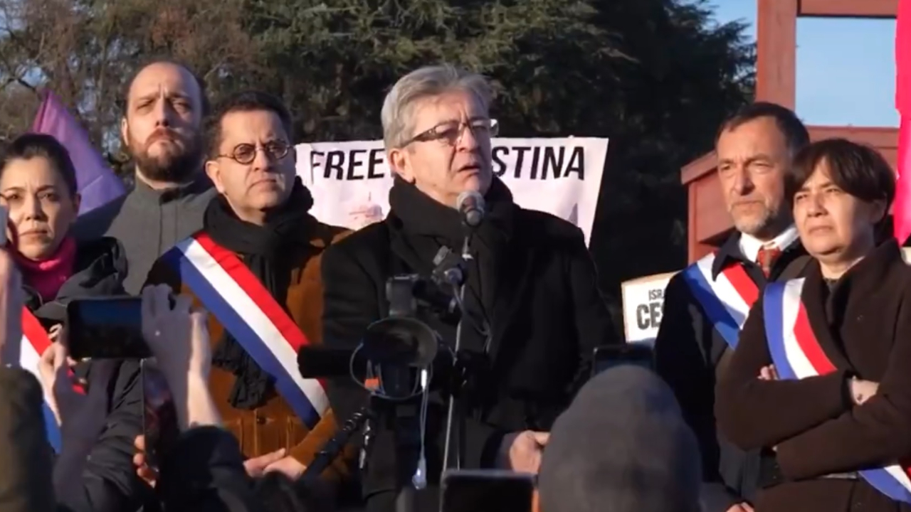 Plus de 2000 personnes devant Mélenchon à Genève