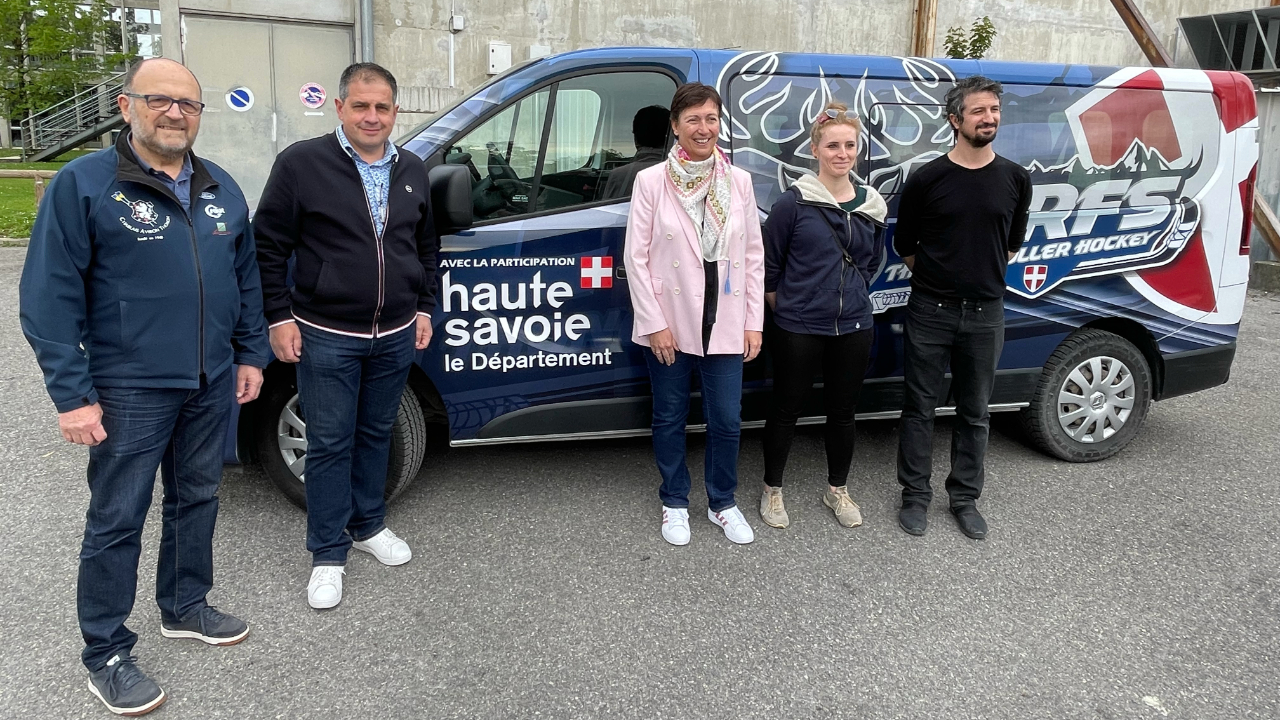Pour transporter ses 12 équipes, Thonon Rollers a reçu l'aide du département pour s'offrir un nouveau véhicule (interviews)
