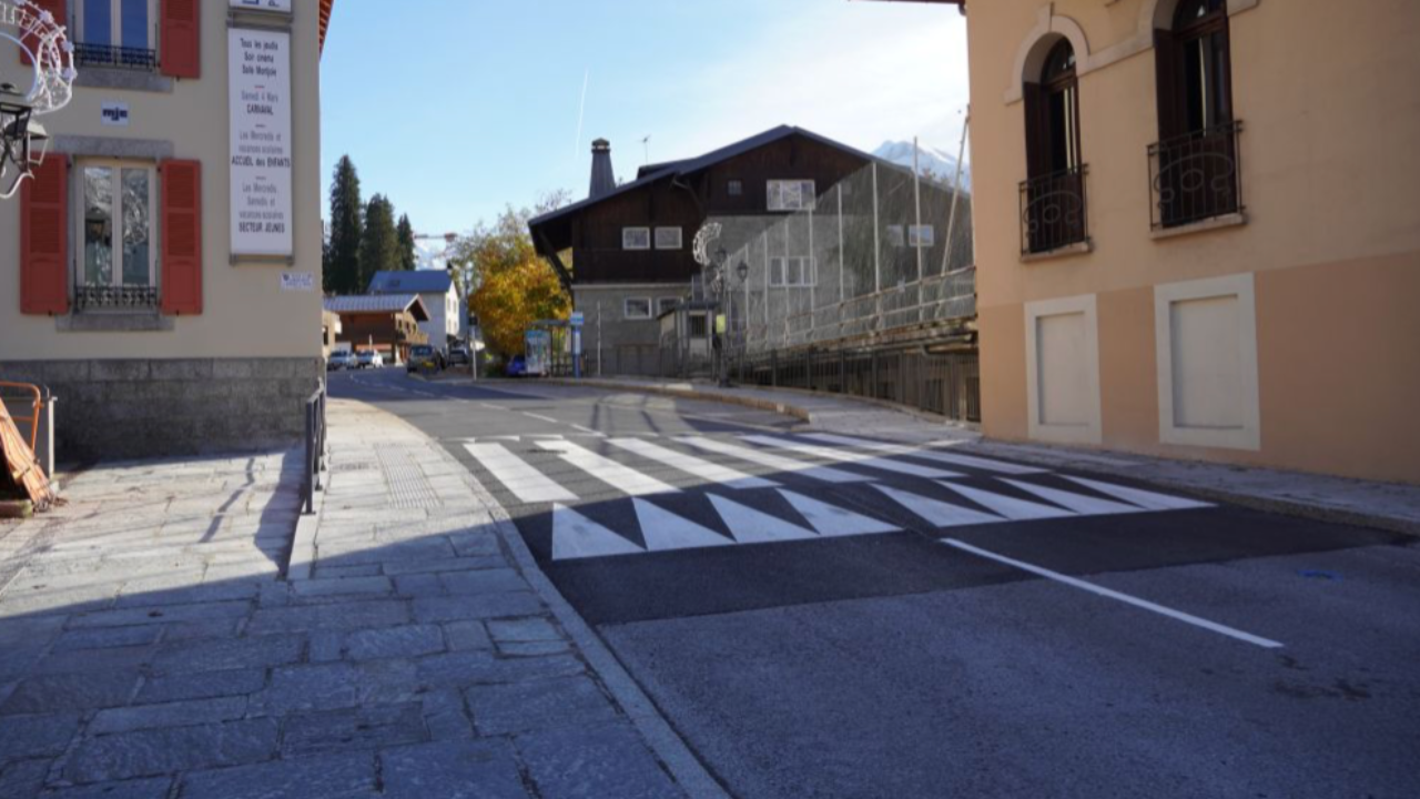 Saint-Gervais-les-Bains : un nouveau plateau ralentisseur pour sécuriser les abords de la MJC et du collège