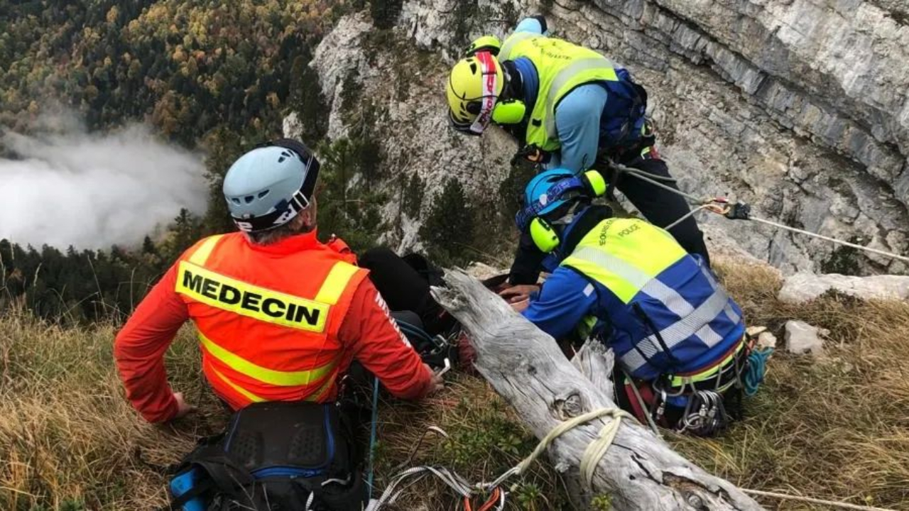 Savoie : un randonneur de 72 ans chute de 12 mètres et meurt sur le coup
