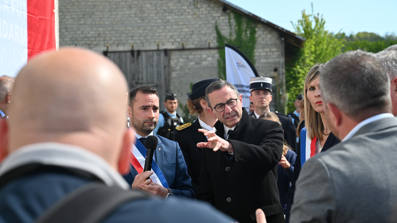 Stopper la hausse de la délinquance : Bruno Retailleau lance le chantier de la future gendarmerie du Vuache Stopper la hausse de la délinquance : Bruno Retailleau lance le chantier de la future gendarmerie du Vuache