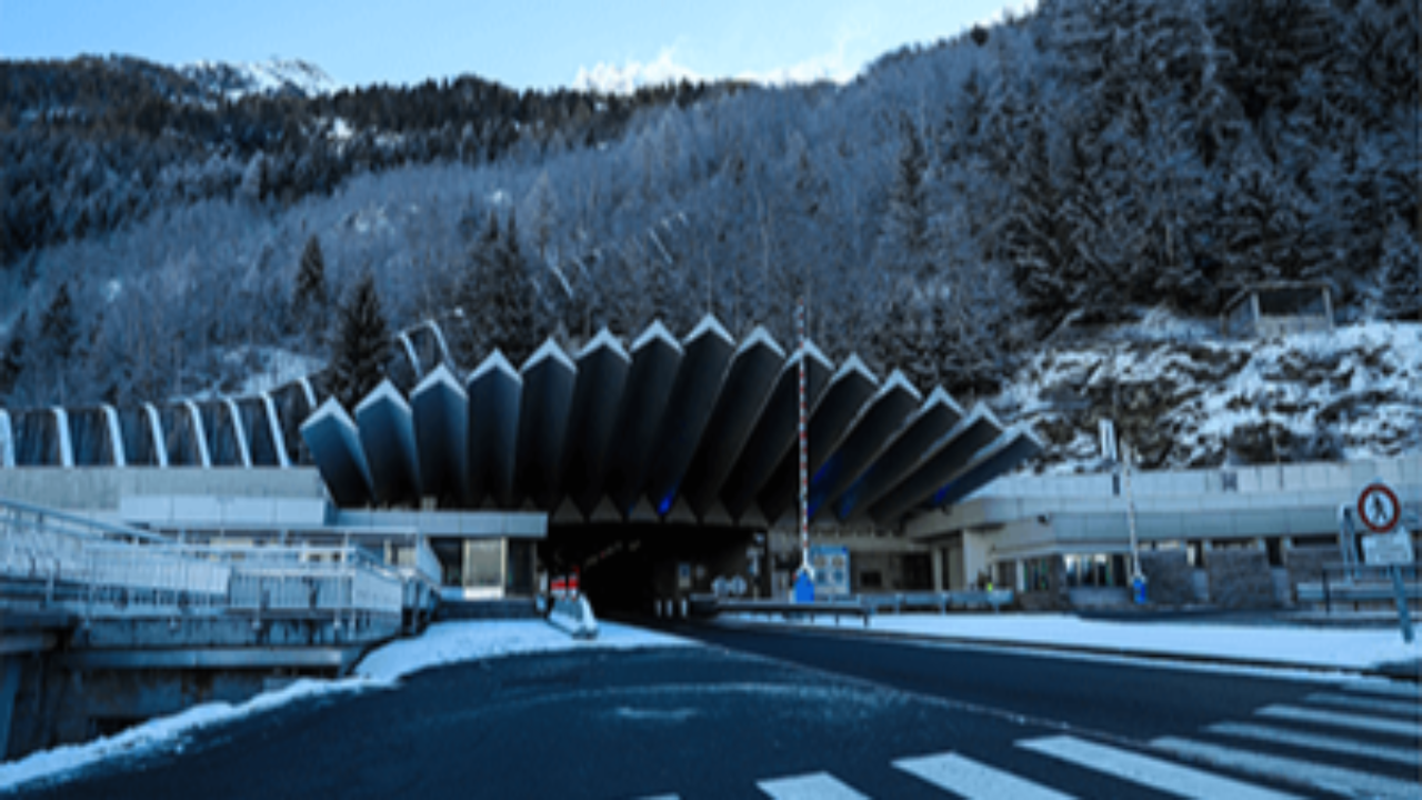 Tunnel du Mont-Blanc : Vers une fermeture de trois mois tous les ans pendant quinze ans ? Tunnel du Mont-Blanc : Vers une fermeture de trois mois tous les ans pendant quinze ans ?