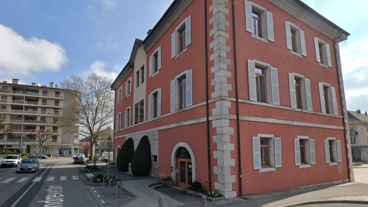 Un agent de La Roche-sur-Foron filmé en train de tenir des propos racistes, la mairie condamne