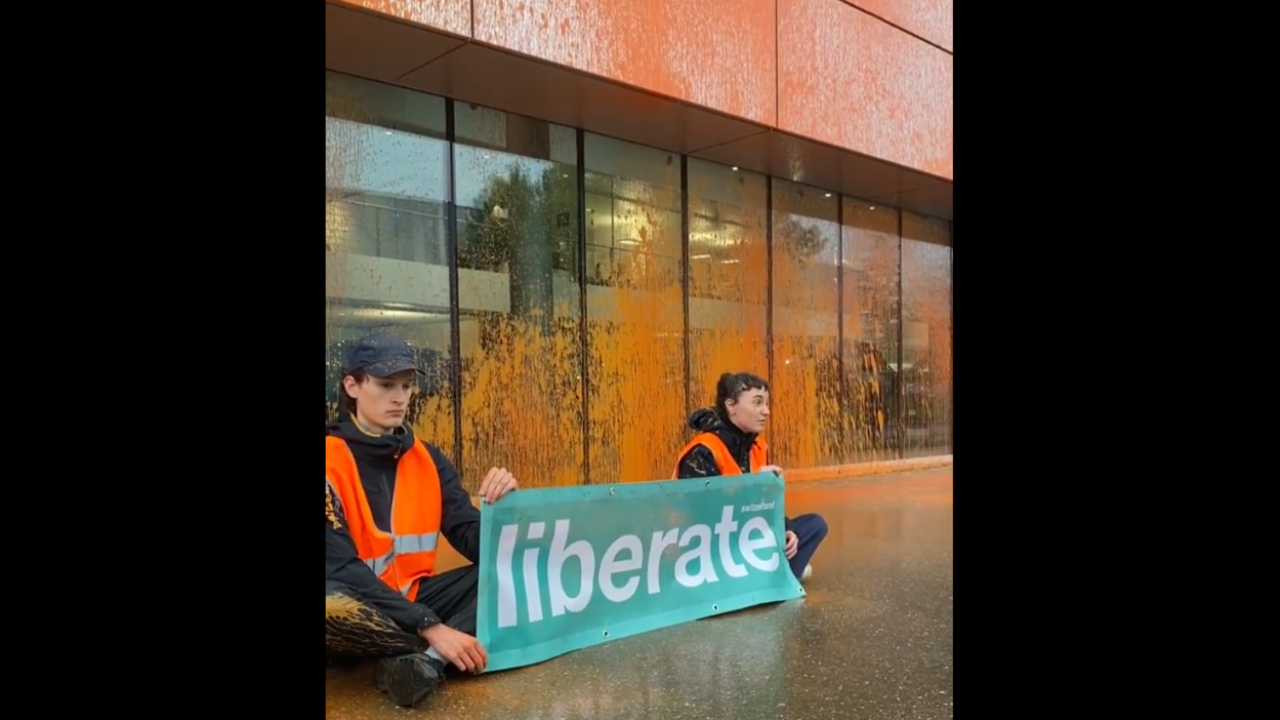 Une action écologiste menée à Crissier près de Lausanne mardi