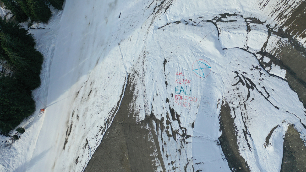 Une action militante sur la retenue collinaire de Pertuis à Combloux