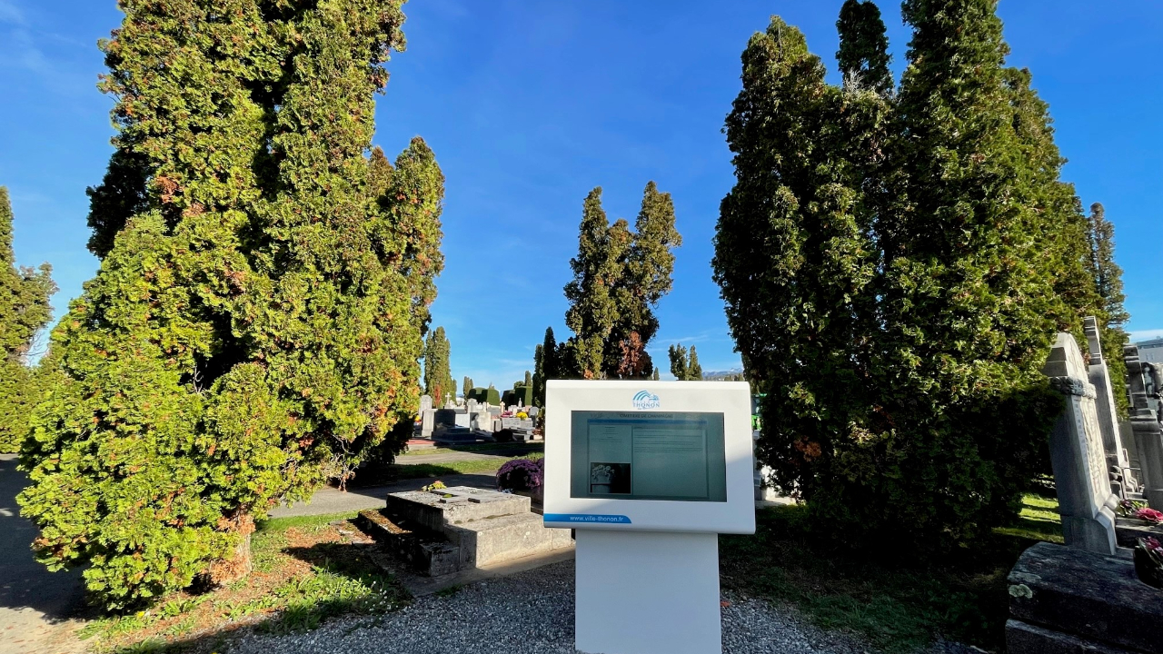 Une nouvelle borne interactive est install&eacute;e au cimeti&egrave;re de Champagne, &agrave; Thonon.