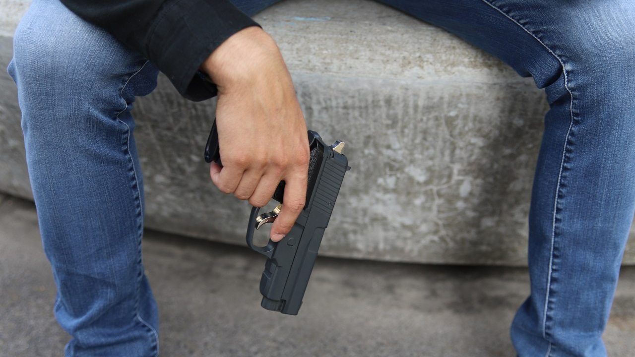 Université Savoie Mont-Blanc : il sort une arme factice en plein cours, le comportement d'un étudiant inquiète Université Savoie Mont-Blanc : il sort une arme factice en plein cours, le comportement d'un étudiant inquiète