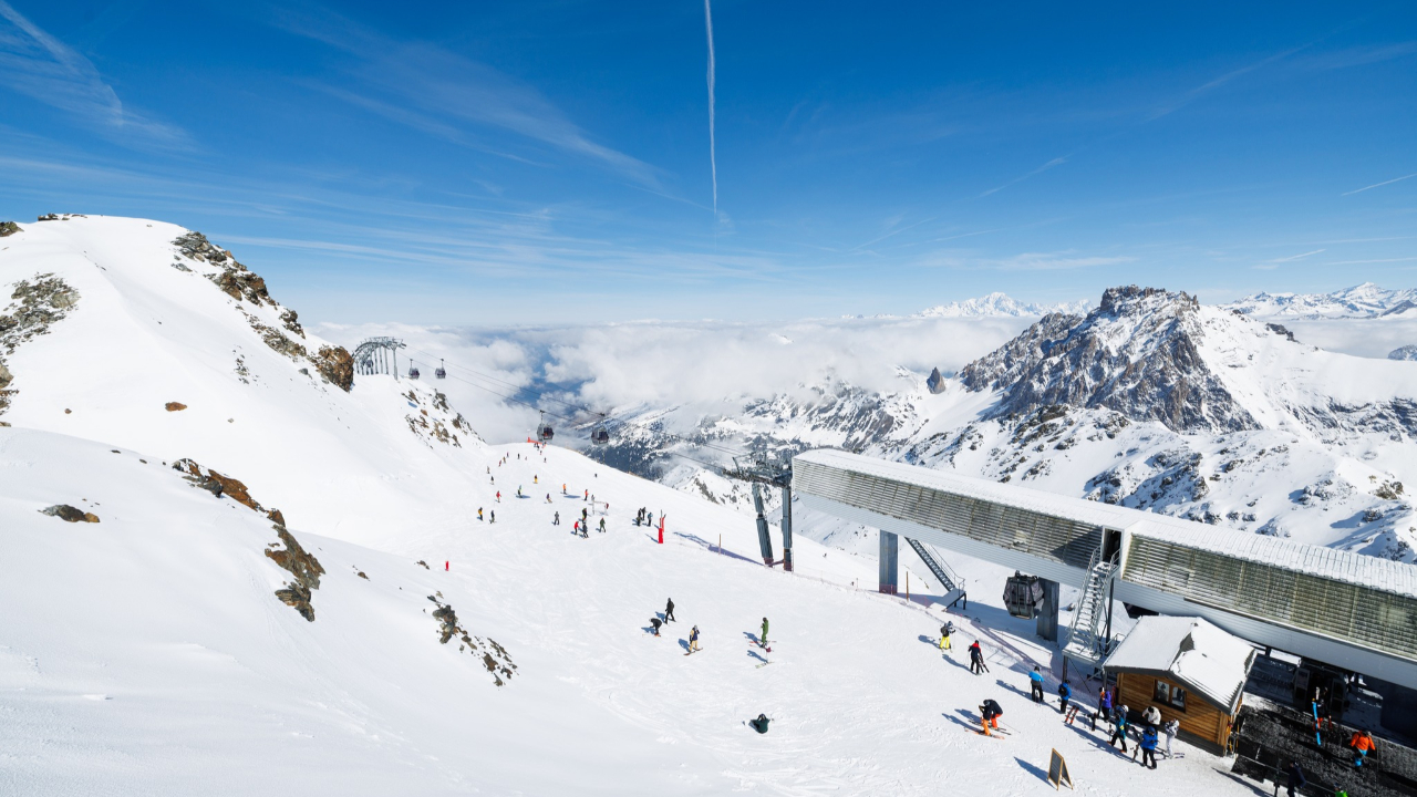 Val d’Isère préférée à Méribel pour les JO 2030 : le COJOP prêt pour un bras de fer